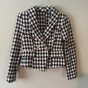 WHITE AND BLACK Houndstooth patterned blazer